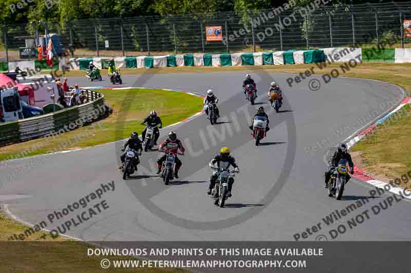 Vintage motorcycle club;eventdigitalimages;mallory park;mallory park trackday photographs;no limits trackdays;peter wileman photography;trackday digital images;trackday photos;vmcc festival 1000 bikes photographs